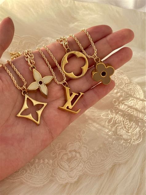 pendente louis vuitton|louis vuitton pendants.